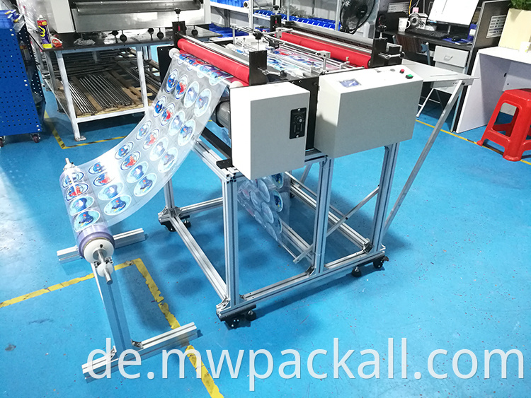 Vlies-Gesichtsmaskenstoff-Ohrschlaufen-Schneidemaschine / PVC-Filmschneider Aluminiumfolien-Schneideschutz-Schneidemaschine